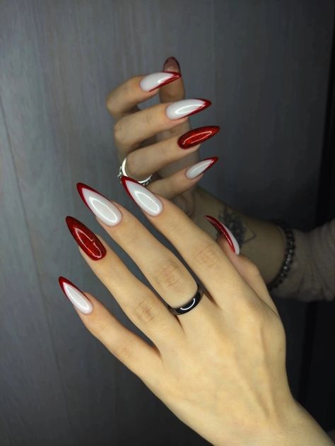 Simple Red And White Nails, Stilleto Nail Idea, Nails Red Ideas, Extravagant Nails Designs, Red Fall Nail Designs, Nail Polish Design Ideas, Acrylic Nails Red, Red And Black Nails, Nail Polish Design