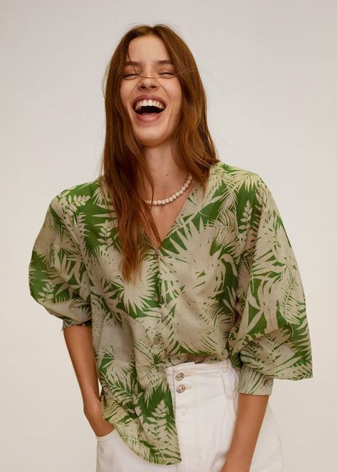 Print Blouse Outfit, Summer Prints Fashion, Tropical Fashion, Mango Outlet, Blouse Outfit, Summer Trends, Outfits Fashion, Palm Leaves, Shirt Pattern