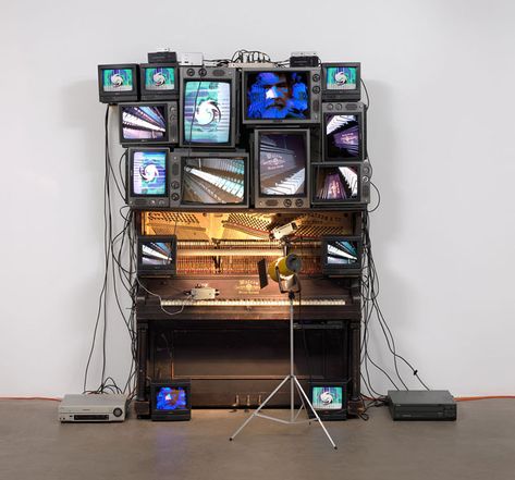 Nam June Paik. Untitled. 1993.  © 2013 Estate of Nam June Paik. Photo courtesy of The Museum of Modern Art Nam June Paik, Dead Animals, Sza Ctrl, Video Display, 사진 촬영 포즈, New Media Art, Video Artist, Video Installation, Moving Image