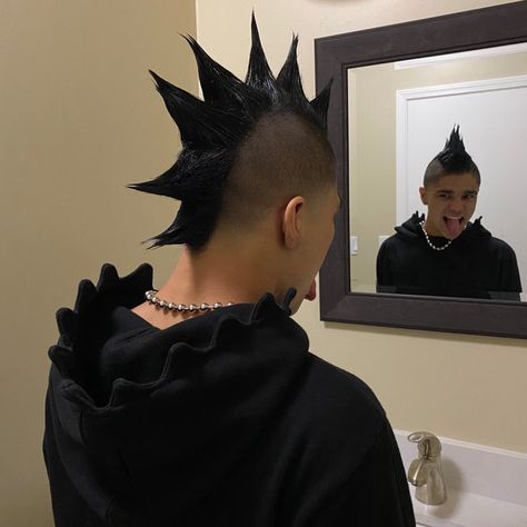 Medium Hair Thick, Punk Mullet, Punk Haircut, Punk Mohawk, Short Mohawk, Short Punk Hair, Mohawk Mullet, Short Bangs, Haircut Designs