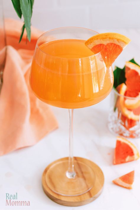 Quick and Easy Greyhound Cocktail | Real Momma Greyhound Cocktail, Simple Sugar, Grapefruit Cocktail, Cocktail Mixers, Cocktail Ingredients, Grapefruit Juice, Pink Grapefruit, Greek Salad, Flavor Profiles