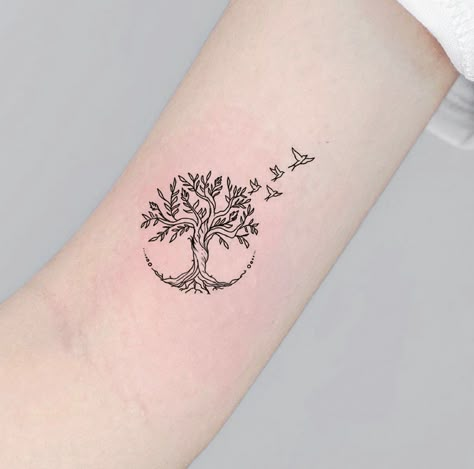 Life Tree Tattoo, Tree Tattoo Drawings, Unique Small Tattoo, Family Tree Tattoo, Family Tattoo Designs, Tree Tattoo Designs, Small Meaningful Tattoos, Tree Of Life Tattoo, Life Tree