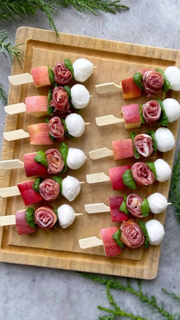 Birthday Bites Ideas, Pink Food Appetizers, Christmas One Bite Appetizers, Pink Savory Appetizers, Pink Roses Party Theme, Pink Brunch Food Ideas, Pink Party Appetizers, Pink Finger Foods For Party, Pink Themed Appetizers