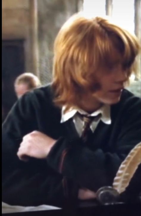 Rupert Grint Long Hair, Ron Weasley Long Hair, Ron Weasley Goblet Of Fire, Stop Simping, Ron Ron, Harry Potter Boys, Nostalgic Aesthetic, Ronald Weasley, Rupert Grint