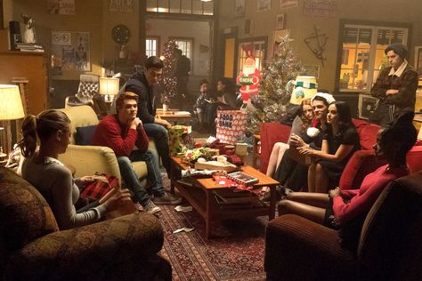 Silent Night Deadly Night, Riverdale Season 2, Jughead And Betty, Shawn Frost, Cheryl Style, Riverdale Fashion, Archie And Betty, Secret Santa Gift Exchange, Christmas Episodes