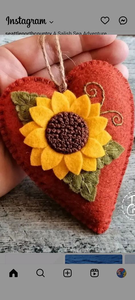 Fall Felt Ornaments, Thanksgiving Sewing, Sunflower Sewing Projects, Thanksgiving Felt Crafts, Felt Projects Adults, Felt Sunflower, Thanksgiving Wool Applique Patterns, Felt Halloween Ornaments Sewing Patterns, Heart To Hand Wool Applique