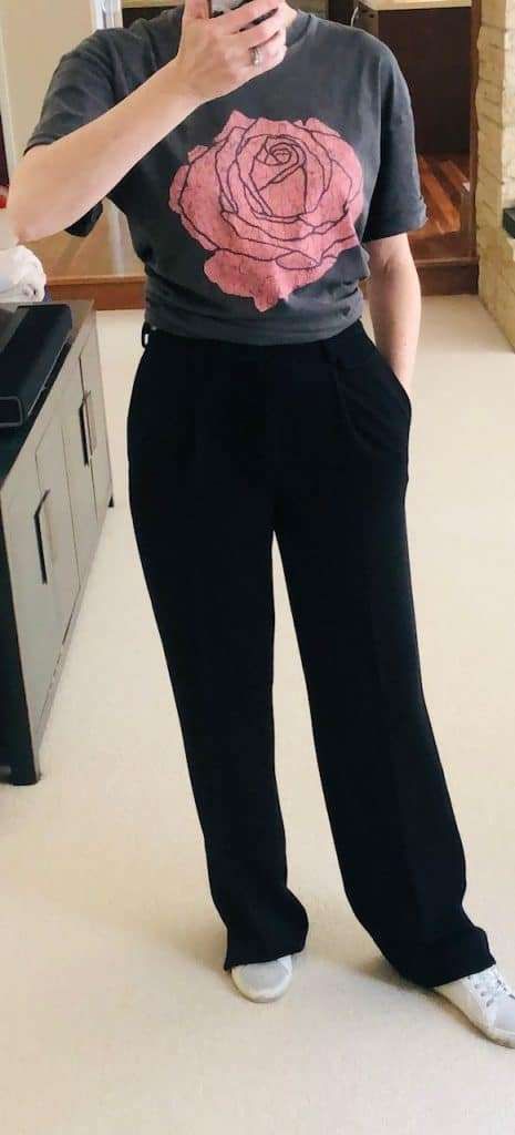 How to wear your dress pants casually - Style blog for women 50+ Kinds Of Shoes, Black Dress Pants, Black Shirt Dress, Style Blog, Wearing Black, Dress Pants, Black Pants, Fashion Blog, What To Wear