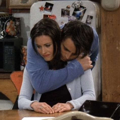 monica & joey in 3x03 of friends, courteney cox, matt leblanc, the one with the jam Joey And Monica, Monica And Joey, Monica Friends, Joey Friends, Friends Best Moments, Friends Scenes, Courtney Cox, Matt Leblanc, Ross Geller