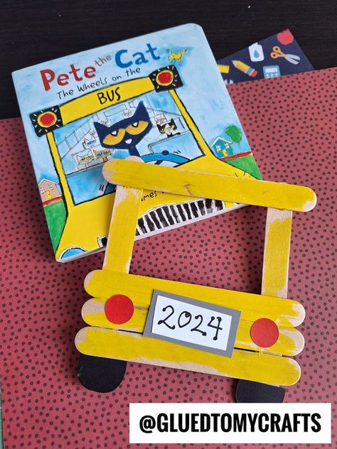 Glued to My Crafts School Bus Picture Frame, Photo Ornament Craft, School Bus Photo, School Bus Art, Bus Picture, School Bus Pictures, School Bus Crafts, Back To School Crafts For Kids, School Picture Frames