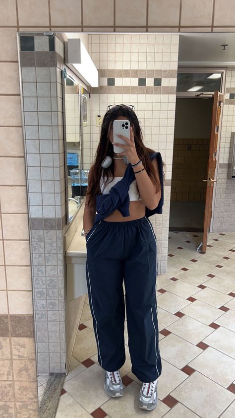 Baggy Clothes With Headphones, Blue Nike Track Pants Outfit, Sont Headphones, Nike Parachute Pants Outfit, Navy Track Pants Outfits, Blue Track Pants Outfit, Blue Parachute Pants Outfit, Trap Pants, Dark Blue Pants Outfit