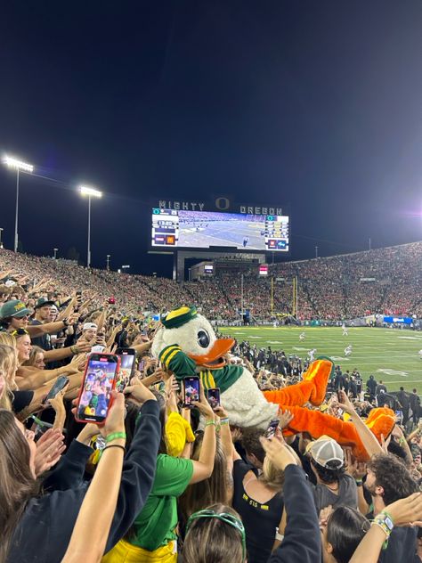 oregon | uoregon | puddles | the duck | eugene | football | college football | college game day | aesthetic | instagram | student section | autzen Football Game With Friends, Eugene Oregon Aesthetic, Game Day Aesthetic, Football Game Aesthetic, Student Section, College Game Day, Ducks Football, Football College, College Games