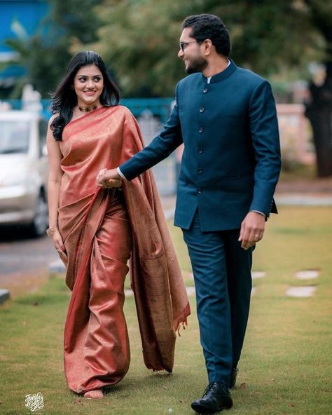 Saree Poses Photoshoot Ideas Wedding, Cupal Photo Pose, Sadi Pose Couple, Sadi Poses Photo Shoot Couple, Kanku Pagla Photoshoot, Saree Photoshoot Poses Couple, Engagement Couple Photoshoot Indian, Couple Poses Saree Photography, Couple Poses In Sarees