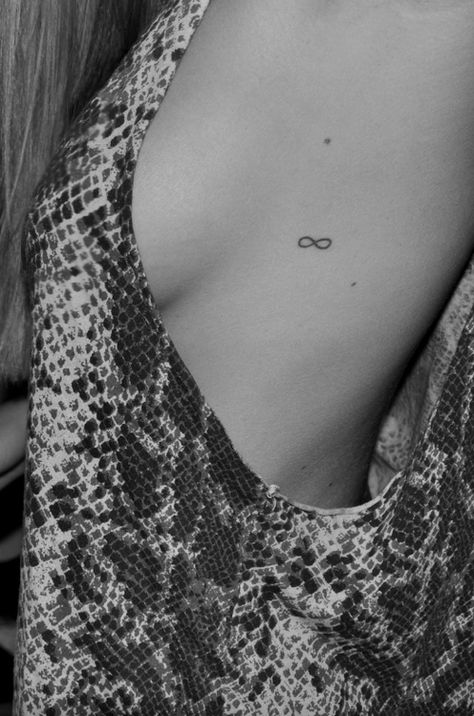 74 Of The Tiniest, Most Tasteful Tattoos Ever Petit Tattoo, Hidden Tattoos, Symbol Tattoo, Tasteful Tattoos, Inspiration Tattoo, Tattoos Geometric, Cute Small Tattoos, Cool Small Tattoos, Ink Master