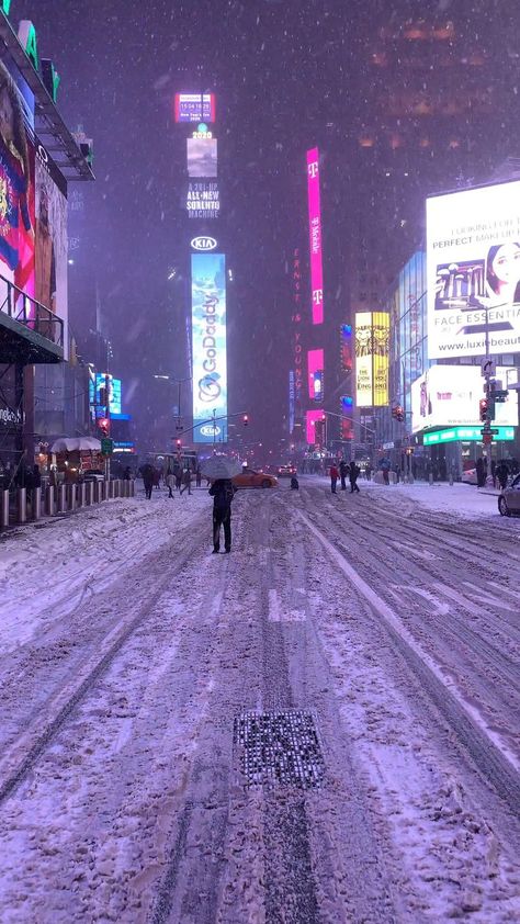 New York Snow Wallpaper, Nova York Wallpaper, Nova York City, Nyc Snow Aesthetic, Nyc In Christmas, Times Square Christmas, Times Square Winter, Snowing In New York, Snow In New York City