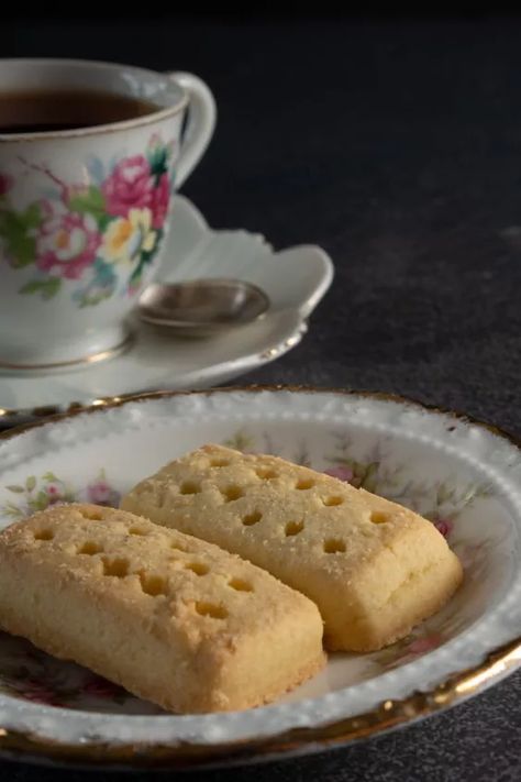 · Print RecipeThese Buckingham Palace Shortbread Cookies are rich, tender, and buttery. They were among the late Queen Elizabeth’s favorite sweets for her afternoon tea. This recipe is from the Buckingham Palance Pastry Chef, John Higgins.Thank you for reading this post, don't forget to subscribe! The cookies are lovely for bridal or baby showers, Mother’s Day, Christmas, or tea parties. They’re also delicious with a hot cup of tea or your morning coffee.What Are Shortbread Cookies?S… Shortbread Fingers, Slow Cooker Hacks, Mexican Hot Chocolate Cookies, Short Bread, Caramel Chocolate Chip Cookies, Hot Chocolate Cookies, Soft Chocolate Chip Cookies, Chef John, Chocolate Crinkles