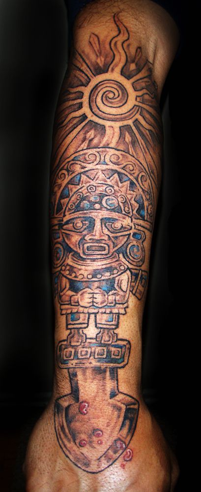 YES! Definitely! my tattoo.... peruvian tumi wth the sun/moon Peruvian Tattoo Ideas, Peruvian Tattoo, Cuban Tattoos, Men Finger Tattoos, Peru Tattoo, Urban Tattoos, Atlas Tattoo, Mayan Tattoos, Wiccan Tattoos