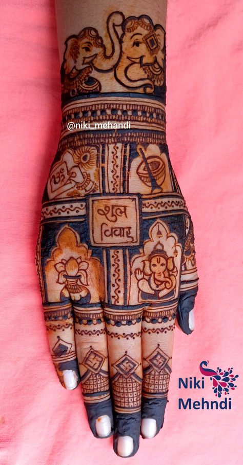 Groom Back Hand Mehndi Design, Vadsavtri Mehndi, Sada Saubhagyavati Bhava Mehndi, Back Hand Dulhan Mehndi Designs, Vat Savitri Mehendi Design, Bridal Mahendi Latest, Groom Mahendi Design, Veere Di Wedding Mehndi Design, Dholak Mehndi Design