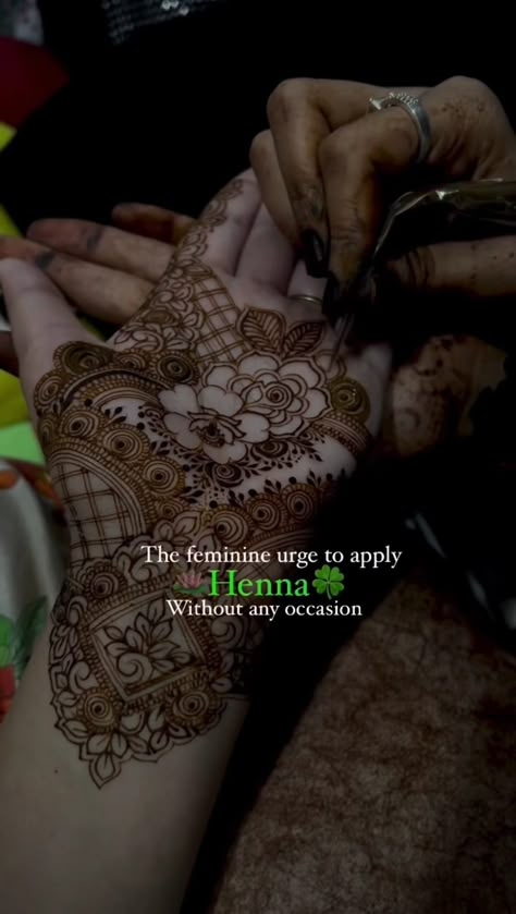 Captions For Mehndi Pics, Mehendi Story Ideas, Caption For Mehandi Pic, Mehendi Snap Ideas, Captions For Mehndi, Henna Quotes For Instagram, Mehendi Instagram Stories, Caption For Mehendi Pics, Mehndi Designs Simple Aesthetic