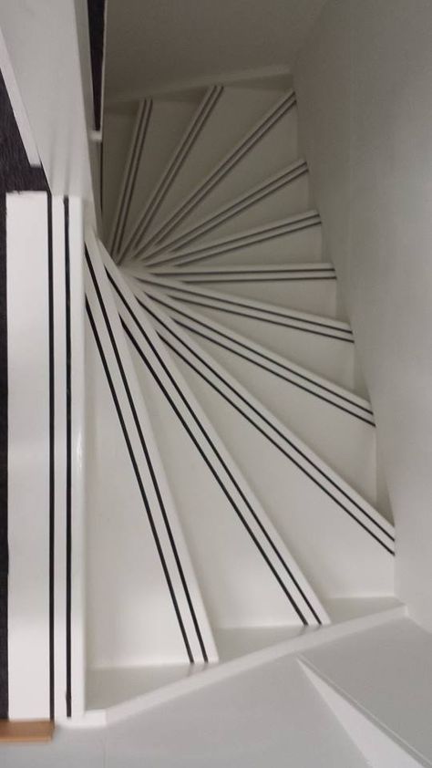 anti-slip strips Anti Slip Stairs, Basement Redesign, Staircase Inspiration, Redo Stairs, Stair Ideas, Entry Hallway, Home Safety, Staircases, Dream Home Design