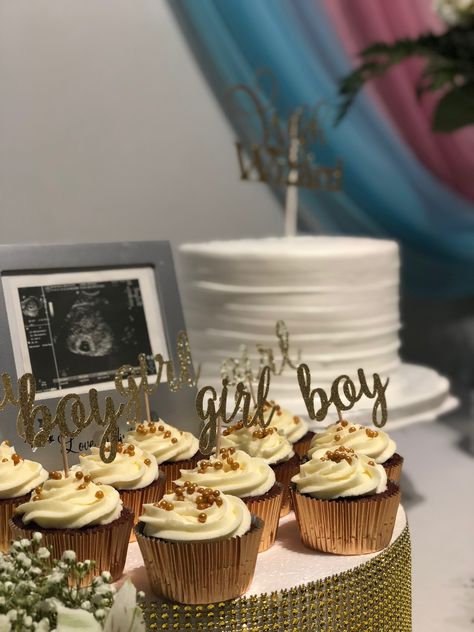 Gender Reveal Gold And White, Gender Reveal Ideas White And Gold, Neutral Gender Reveal Party Decorations Simple, Black And Gold Gender Reveal Ideas, Gold And White Gender Reveal Party, Minimal Gender Reveal Party, Beige Gender Reveal Party, Tan Gender Reveal, Gender Neutral Gender Reveal Party