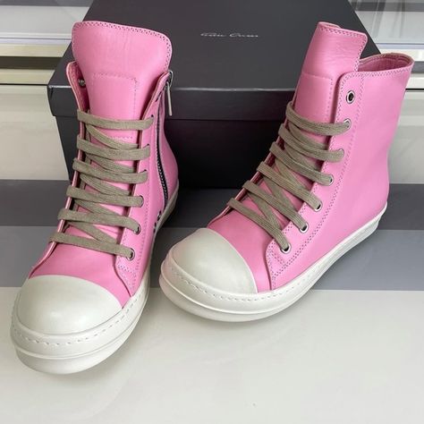 Pink Rick Owen Boots💗 Rick Owen Boots, Ricks Shoes, Streetwear Fashion Shoes, Pink Rick Owens, Rick Owens Shoes Outfit, Outfit Ideas Pink, Rick Owens Boots, Rick Owens Shoes, Shoes Streetwear