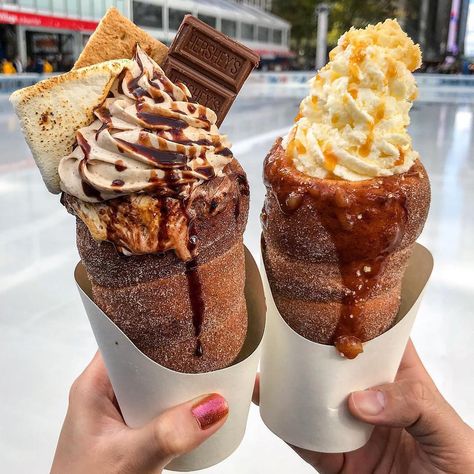 New York Bucket List on Instagram: “Chimney Cakes and Ice Skating! 😋⛸ Who wants to go to Winter Village at Bryant Park? The Tree Lighting is December 4 ❄️🎄📸 @feedyourgirlfriend” Ice Cream Nyc, Nyc Ice Cream, Chimney Cakes, Nyc Bakery, Donut Ice Cream, Chimney Cake, Cake Ice Cream, Yummy Ice Cream, Winter Village