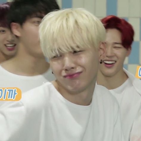 Suga Funny Faces, Suga Funny Pics, Yoongi Funny Pics, Cute Yoongi Pics, Suga Meme, Min Yoongi Funny, Namjoon Funny, Bts Funny Pics, Yoongi Funny