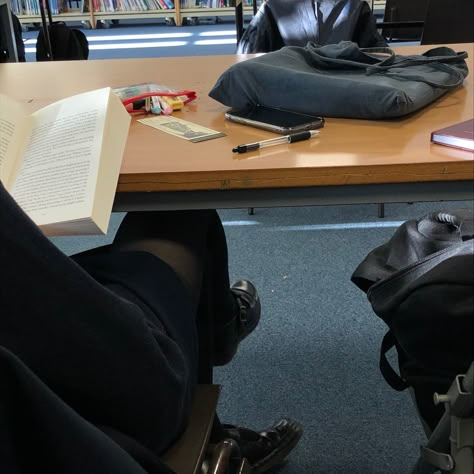 Reading In Class Aesthetic, Reading At School Aesthetic, Studying At The Library Aesthetic, Study Aesthetic School, Romantizing School Aesthetic Fall, British Public School Aesthetic, Romanticising British School, School Days Aesthetic, School Aesthetic Autumn