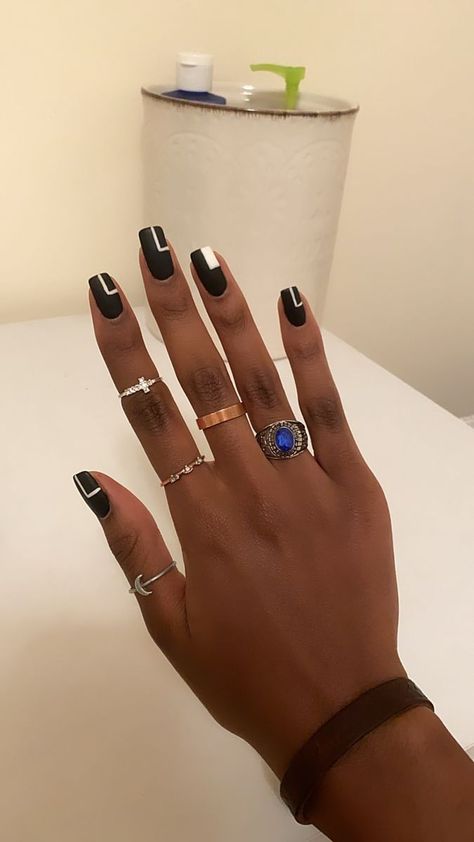 Short Nail Designs Minimal Black, Black Nails On Black Woman, Bougie Nails, Short Classy Nails, Short Nail Ideas, Brown Acrylic Nails, Acrylic Toe Nails, Hello Nails, Subtle Nails