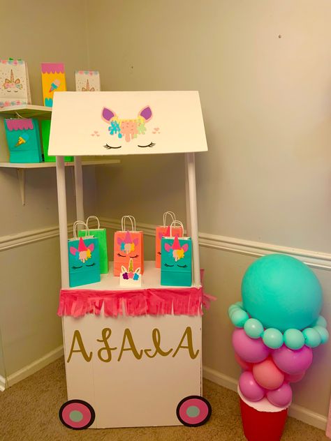 This cart will look super cute on yiur next birthday party Diy Candy Cart Cardboard, Diy Dessert Cart, Diy Party Tent, Cardboard Ideas, Dessert Cart, Diy Dessert, 9 Birthday, Cardboard Box Crafts, Candy Cart