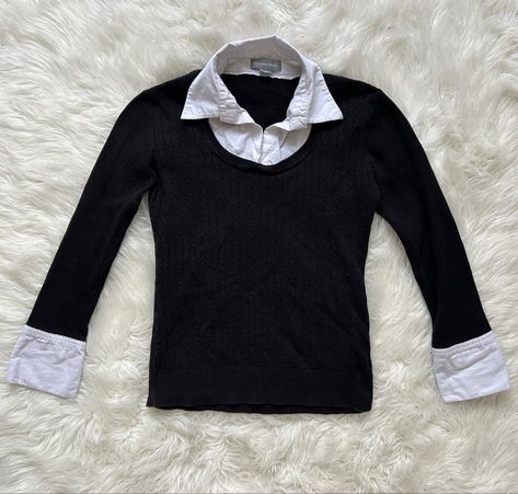 2000s Dark Academia Japanese Style Preppy Y2K Black Layered Top. Gives off mega Alice Cullen Vibes #2k #v2kfashion #2000s #2000sfashion #dainty #twilight #depop #fairygrunge #darkacademia #fall2023fashiontrends #falloutfits #fallaesthetic #firstdavofschooloutfit #backtoschool #backtoschooloutfits #depopamplified #alicecullen. Dark Academia Japanese, Heavy Sweaters, Layered Sweater, Black Layers, Sweater Layering, Style Preppy, Y2k Black, Back To School Outfits, Black Sweater