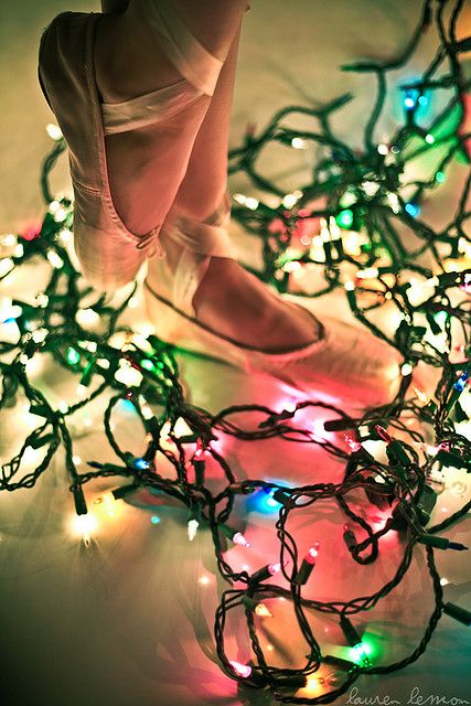 Ballet Shoes Aesthetic, Ballerina Photography, Lights Aesthetic, Dance Photo Shoot, Dancer Photography, Ballet Pictures, Dance Photography Poses, Christmas Dance, Ballet Poses