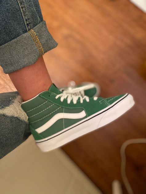 Shoes Vans High Tops, Vans Botita, Green Vans Outfit, Vans Verdes, Vans Sk8 Hi Outfit, Green High Top Vans, Vans Shoes Fashion, Vans Aesthetic, Vans High Tops