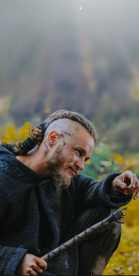 King Ragnar Lothbrok, Ragnar Vikings, Vikings Travis Fimmel, Viking Wallpaper, Ragnar Lothbrok Vikings, Vikings Show, King Ragnar, Viking Series, Vikings Tv Show