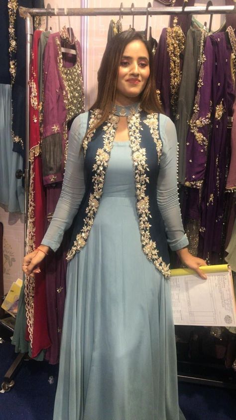 Long Gown Design, Latest Dress Design, Kurti Designs Party Wear, Sleeves Designs For Dresses, Beautiful Dress Designs, Designer Party Wear Dresses, Designer Dresses Casual, Stylish Party Dresses, Boutique Dress Designs