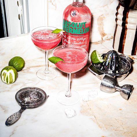 Create the perfect Absolut Watermelon Cosmopolitan with this step-by-step guide. Fill a shaker with ice cubes. Add all ingredients. Shake and strain into a cocktail glass. Garnish with lime. Absolut Watermelon Vodka, Triple Sec, Lime Juice, Cranberry Juice, Lime Watermelon Vodka Drinks, Watermelon Soda, Lemon Drop Shots, Cosmopolitan Recipe, Watermelon Recipe, Cocktail Vodka, Juice Ice Cubes, Glass Garnish, Soda Recipe