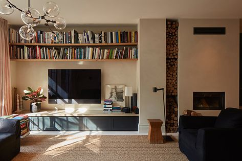 Tv And Bookcase Wall, Bookshelves Tv, Hipster Apartment, Crittall Doors, Earth Tone Living Room, Bookshelves With Tv, Low Bookshelves, Dnevna Soba, Low Sideboard