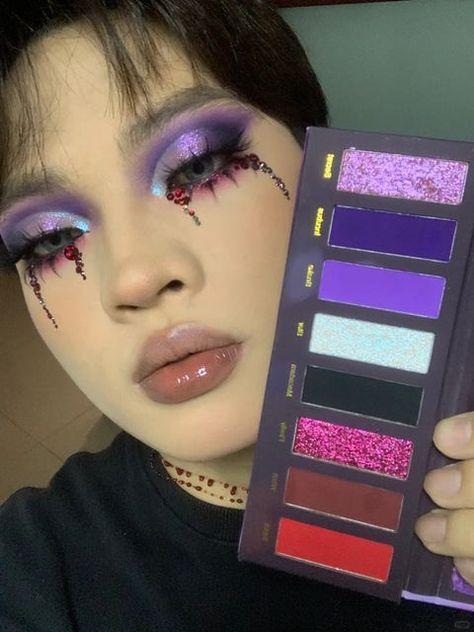 LookHealthyStore on Instagram: "Purple chameleon teardrop makeup with Narimi #eyeshadow palette, love it🍄  @russian_0409   #eyemakeup #makeupaddict #makeuplover #eyedrawing #eyelookoftheday #lookhealthystore" Teardrop Makeup, Eyeshadow Brands, Eye D, Kaolin Clay, Makeup Brands, Dark Night, Creative Makeup, Eye Drawing, Propylene Glycol