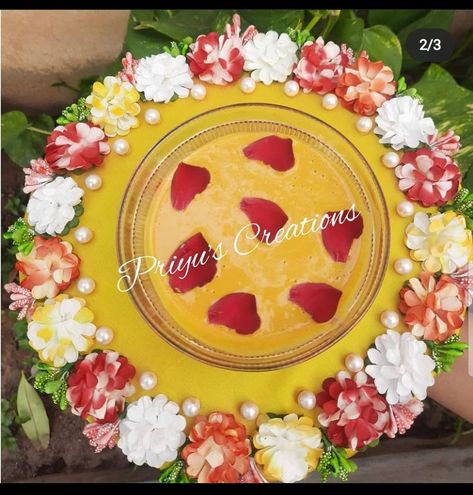 Haldi Dish Decoration, Haldi Thali Decoration Ideas For Muslims, Haldi Dish Decoration Ideas, Haldi Thali Decoration Ideas, Haldi Thali, Nikah Photography, Shadi Decoration, Haldi Function Decoration, Haldi Ideas