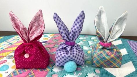 Fabric Bunny Treat Bag, Fabric Bunny Bags To Sew, Quick Easter Sewing Projects, Bunny Bags Diy, Fabric Bunnies Diy, Bunny Sewing Projects, Sew Easter Projects, Easter Fabric Projects, Bunny Bags For Easter Sewing Patterns