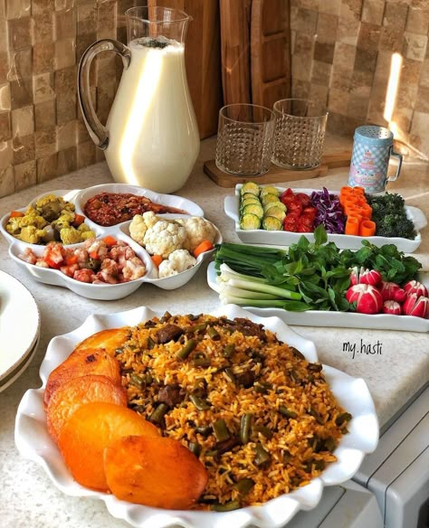 Persian Food Iranian Cuisine, Food Iranian, Food Calorie Chart, Iranian Cuisine, Iran Food, Iran Culture, Persian Cuisine, Iranian Food, Catering Ideas Food