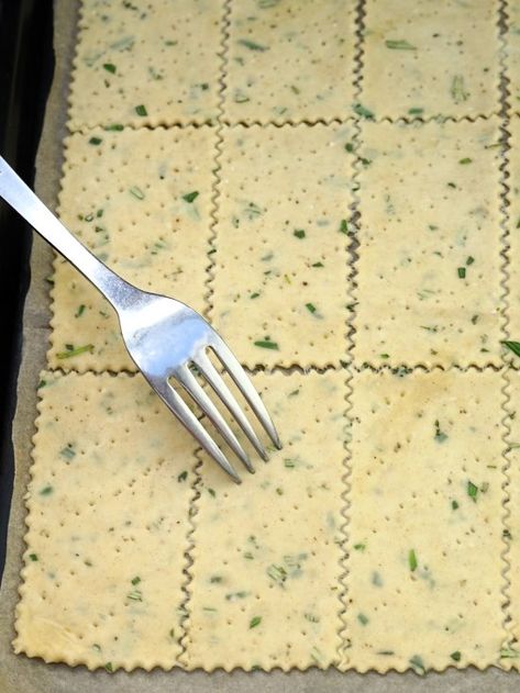 Rosemary Crackers ready to bake Rye Crackers Recipe, Home Made Crackers Recipes, Gram Cracker Recipes, Flavored Crackers Recipes, Cornmeal Crackers, Lemon Crackers, Simple Cracker Recipe, Homemade Rosemary Crackers, Homemade Soda Crackers