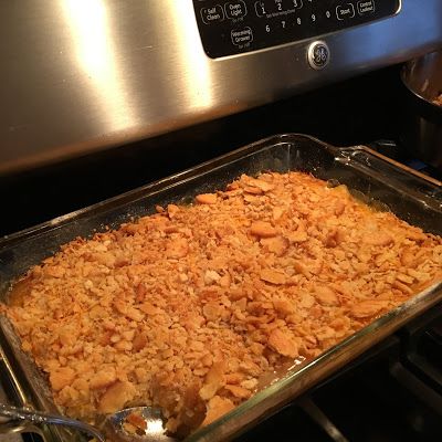 Tickle's Pineapple Casserole @keyingredient #cheese #cheddar #casserole #dessert Vidalia Onion Recipes, Ritz Chicken Casserole, Foil Bake, Onion Casserole, Pineapple Casserole, Vegetable Casserole Recipes, Baked Onions, Ritz Cracker, Cheesy Casserole