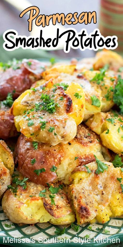 Smashed Pototato Recipe, Bbq Smashed Potatoes, Healthy Small Potato Recipes, Meals With Small Potatoes, Smashed Gold Potatoes, Baked Smashed Potatoes In The Oven, Potato Smashed Baked, Mini Potato Side Dishes, Smashed Potato Bites