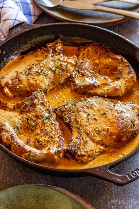 Cast iron pork chops with sauce Pork Chop Recipes Cast Iron, Iron Skillet Pork Chops, Cast Iron Steak Oven, Cast Iron Pork Chops, Dutch Oven Pork Chops, Skillet Pork Chop Recipes, Cast Iron Skillet Recipes Dinner, Skillet Pork Chops, Pork Meals