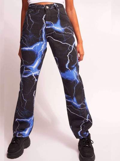 CLOTHING Lightning Pants, Painted Clothes Diy, Diy Vetement, Hoodie Pattern, Boyfriend Fit Jeans, Custom Jeans, Light Jeans, Painted Jeans, Painted Clothes