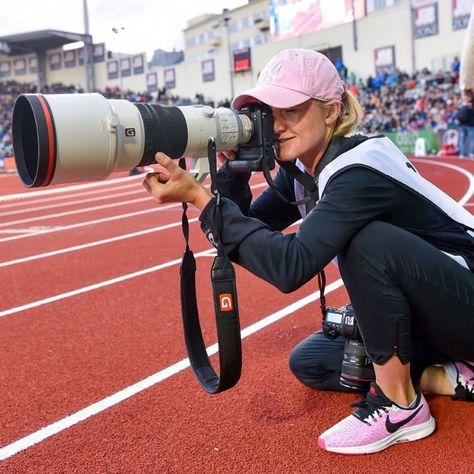 Sports Administration Aesthetic, Sport Photographer Aesthetic, Sports Photographer Outfit, Sports Photographer Aesthetic, Sports Journalism, Sports Photography Aesthetic, Carl Lewis, Pentathlon, Photographer Outfit