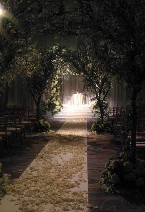 Indoor Roses, Enchanted Forest Decorations, Wedding Forest, Nice Garden, Forest Theme Wedding, Wedding Ceremony Ideas, Enchanted Forest Wedding, Garden Weddings Ceremony, Enchanted Wedding