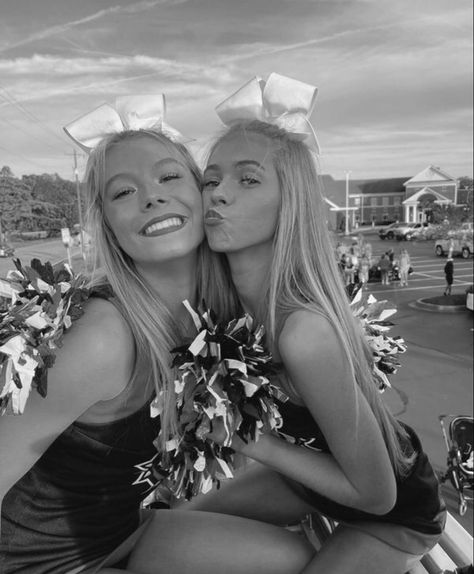 Cheer Photo Ideas Friend Pictures, Highschool Cheerleader Aesthetic, Cheer Friend Pictures, Cheer Pics With Friends, Cheer Picture Poses Group, Fnl Cheer Pictures, Duo Cheer Poses, Cheer Poses For Two, Cute Cheer Pictures Poses