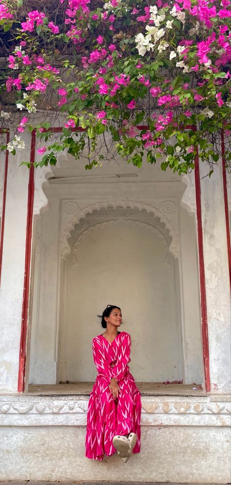 Outfit Inspo For Udaipur, Udaipur Dressing Ideas, Udaipur Picture Ideas, Saheliyon Udaipur, Udaipur Aesthetic Pictures, Rajasthan Aesthetic Pictures, Udaipur Photo Ideas, Udaipur Aesthetic Outfits, Rajasthan Aesthetic Outfits